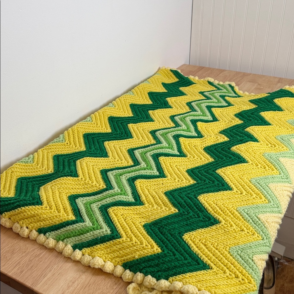 Chevron Patterned Throw Blanket in Green and Yellow - Picture 11 of 14